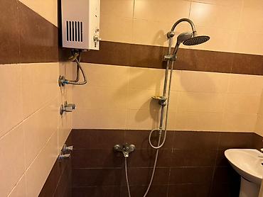 Köhnə tikili: Mənzilin təsviri Mənzil satılır Yeni günəşlidə D massivində yerləsən — 28