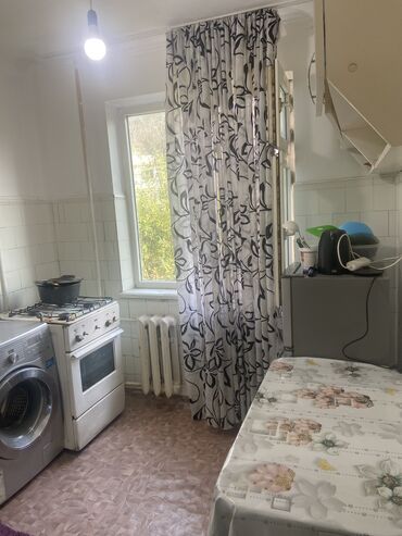 кв час ночь: 2 бөлмө, Менчик ээси, Чогуу жашоо менен, Жарым -жартылай эмереги бар