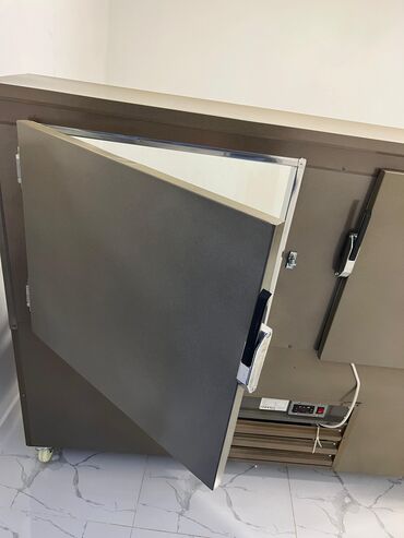 Soyuducu vitrinləri: Bu ticarət vitrin soyuducusu qəhvəyi rəngdədir və şüşə yan panellərə -da lalafo.az — 6 Soyuducu vitrinləri: Bu ticarət vitrin soyuducusu qəhvəyi rəngdədir və şüşə yan panellərə — 6