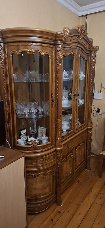 İçindəki qablar ilə satılmır və işığıda mövcuddur və təmiz taxtadan