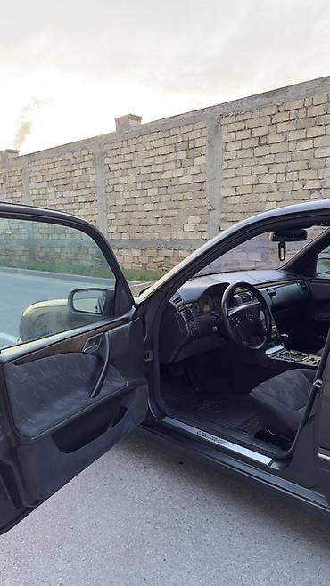 s klass guzgu: Mercedes-Benz E 220: 2.2 l | 2000 il Sedan — 4