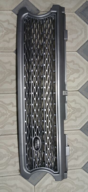yuksek insaat mtk: "Range Rover" radiator barmaqlığı