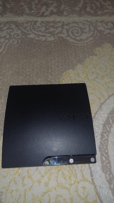 хвох сериес с: Sony PlayStation 3 (PS3) Slim oyun konsolu - Rəng: Qara, yuxarı — 1