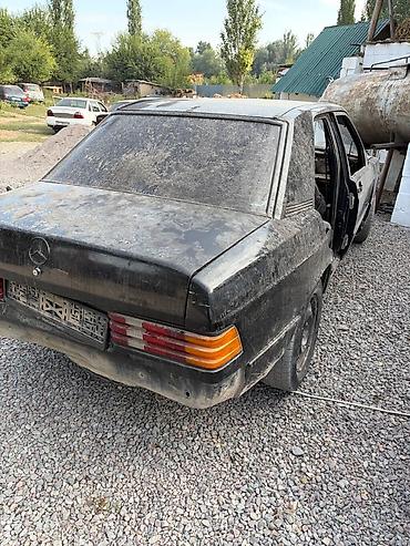вакумный очиститель: Mercedes-Benz 190: 1989 г., Седан — 3
