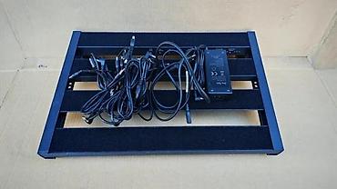 Ostali muzički instrumenti: HARLEY BENTON SPACESHIP POWER 40-B PEDALBOARD POWERBAR40 | — 2