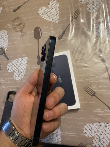 Apple iPhone: IPhone 13, Qara, Simsiz şarj — 6