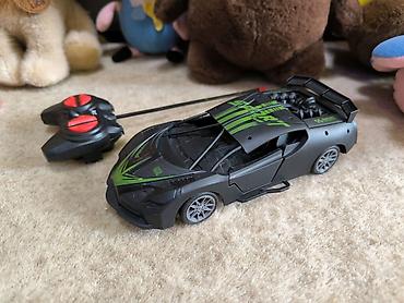Модели автомобилей: Игрушечный спортивный автомобиль (масштаб примерно 1:32–1:36), цвет — 9