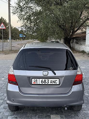 хэтчбек машина: Honda Fit: 2004 г., 1.3 л, Вариатор, Газ, Лифтбек — 5