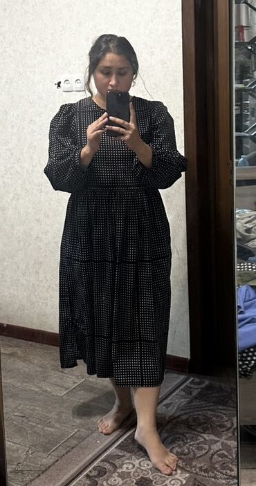 стильные платья для полных девушек: Платья в горох, черные с белым принтом. 1) Миди-платье свободного