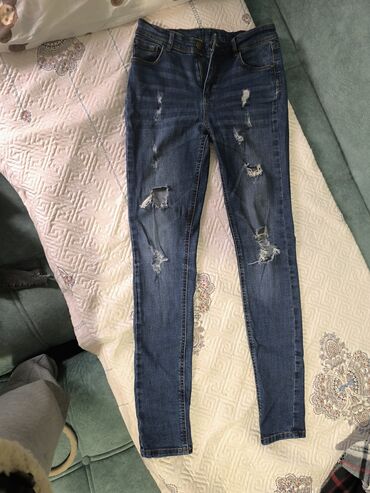 черные рваные джинсы: Прямые, Средняя талия