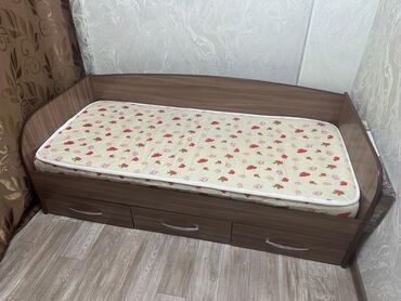 шторы для детской комнаты: Продам детскую кровать делали под заказ вместе с матрасом просим 12000