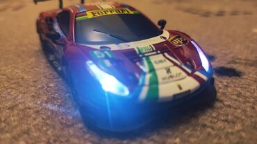 Игрушки: Продаю Ferrari 488 GTE c Bluetooth- управлением (масштаб 1:43)