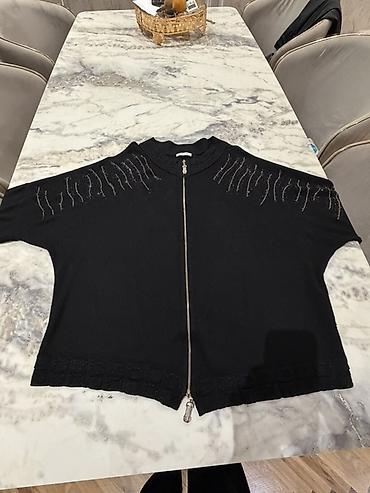 dior jaket: Qadın üçün qara rəngli zərif üst geyimi/jaket tipli kofta. Ön hissəsi — 2