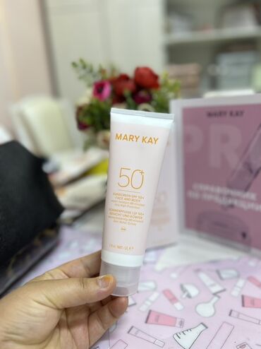 Косметика: Солнцезащитный крем для лица и тела Mary Kay SPF 50. Обеспечивает