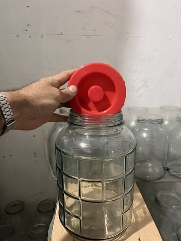 darvaza qapi rengleri: Şüşə bankalar – qırmızı vintli qapaqla - Material: qalın, şəffaf at lalafo.az darvaza qapi rengleri: Şüşə bankalar – qırmızı vintli qapaqla - Material: qalın, şəffaf