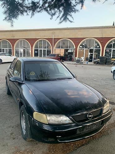 chapman siqaret: Opel sedan – ehtiyat hissələri üçün Model: Opel (sükan və emblemə — 1