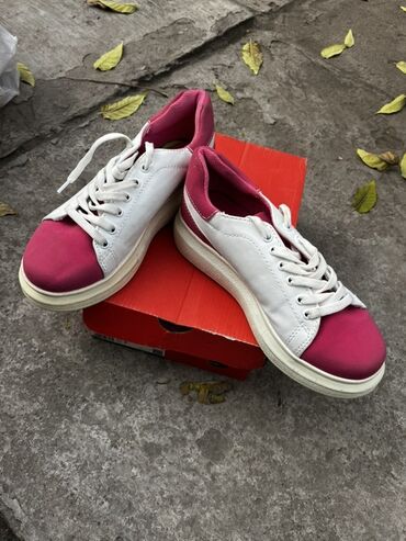 волейболный кросовка: Женские/унисекс кеды с контрастными носками 37 размер Бу - Модель