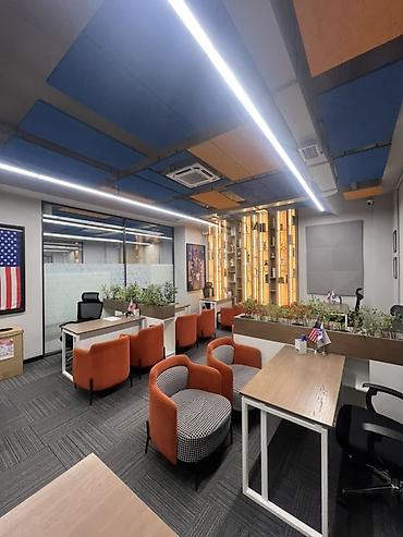 Аренда офисов: Современный офис в мебелью отдельным кабинетом и кухней Сдам пол — 1