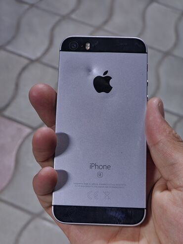 Apple iPhone: IPhone SE, Б/у, 32 ГБ, Черный, Кабель, 83 %