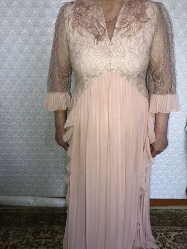 белый платя: Продаю вечернее платье нежно розового персикового цвета. Вживую очкнь