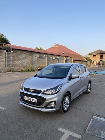 или меняю на дом: Chevrolet Spark Premier, хэтчбек 5 дв., серебристый2019 Ключевые
