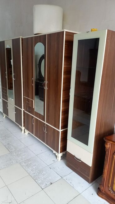 Sifarişlə dolablar: Düz dolab, Qonaq otağı üçün, Dəhliz üçün, Yataq otağı üçün, Paltar üçün, Açılan, Quraşdırıla bilən, 3 qapılı — 41