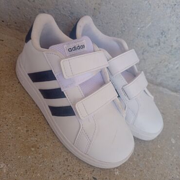 skecers patike: Adidas, Veličina - 27