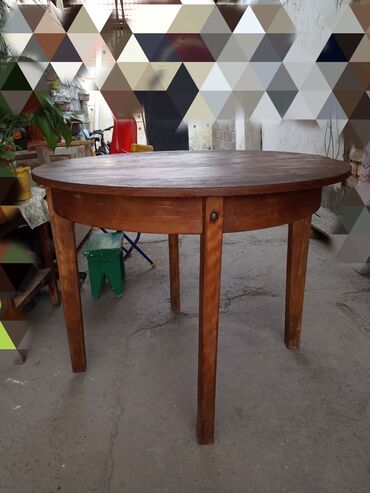 лак для мебели: Круглый стол, натуральное дерево, крепкий, не шатается, покрытие