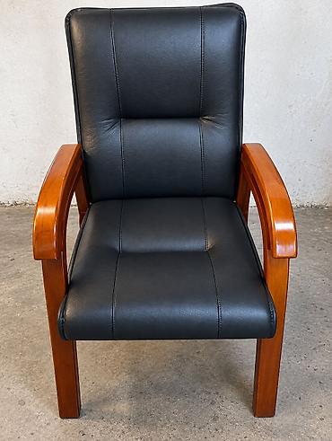 Qara dəri oturacaq və arxalığa sahib taxta kreslo - Material: hamar lalafo.az -da Qara dəri oturacaq və arxalığa sahib taxta kreslo - Material: hamar