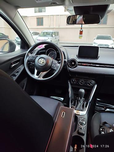 yaris masini: Toyota Yaris: 1.6 l | 2016 il Sedan — 5