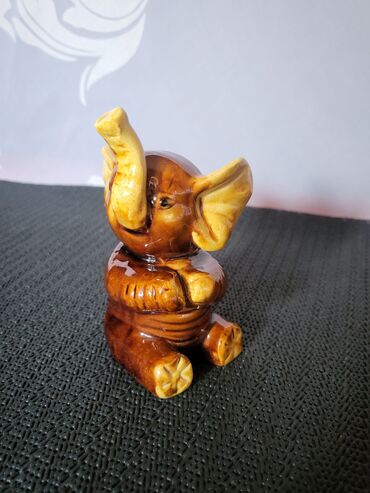 Figure: Figura, bоја - Šareno, Novo — 1