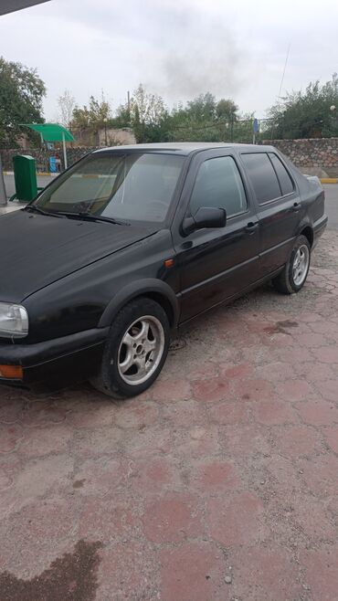 обмен классом выше: Volkswagen Vento: 1994 г., 1.6 л, Механика, Бензин, Седан