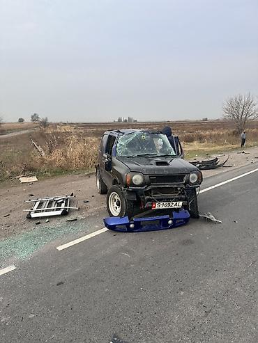 аваринные машины: Suzuki Jimny: 2000 г., 0.7 л, Автомат, Бензин, Внедорожник — 1