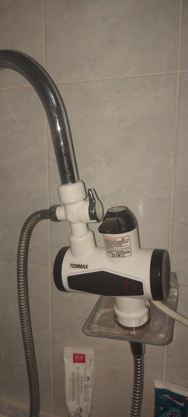 аренда бытовой техники: Кран водонагреватель проточный Для ванны В рабочем состоянии,греет