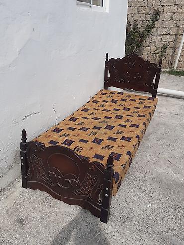 Kravat biraz yelenir mixnan başlarina el gezdirsen👍.Taxta tək nəfərlik