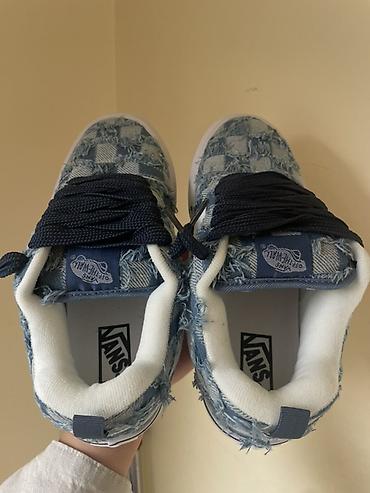 Kişi ayaqqabıları: Vans Old Skool – mavi ağ dama naxışlı, “distressed” denim üstlük - — 5