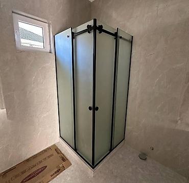 Душевые перегородки и ограждения: Душевые перегородки и зеркала на заказ, по индивидуальным размерам — 21