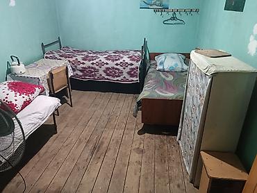 günlük: Kommersiya tipli yataqxana otağı – 3 nəfərlik - Otaqda 3 ayrı tək — 2