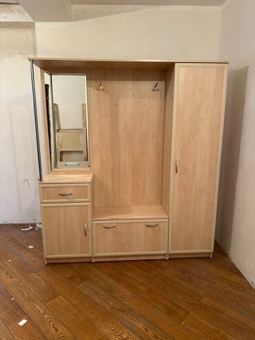 embawood ayaqqabi dolabı: Dəhliz dolabı satılır 150₼. Yaxşı vəziyyətdədir. Ölçü 1.80/2. Ünvan