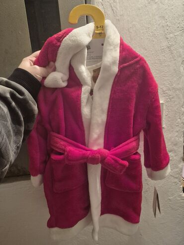 Ostala dečija odeća: 2 vrste komplet odelca za Deda Mraza. 1. Plišana pidžamica i — 10