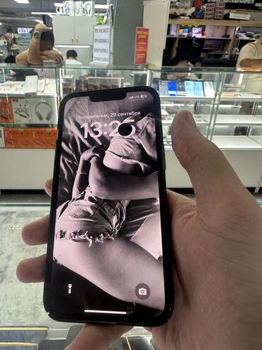 купить бэушные телефоны: IPhone 13 Pro, Б/у, 128 ГБ, Серебристый, Защитное стекло, Чехол, 75 %
