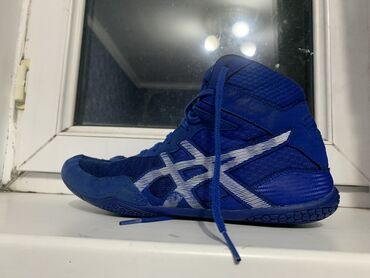 зимная обувь: Продаются борцовки Asics Matcontrol Реальному клиенту уступлю.Ещё