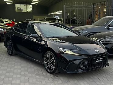Toyota Camry: 2025 г., 0.2 л, Автомат, Гибрид