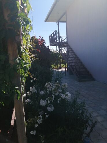 Отели и хостелы: Продаю гостевой дом 2-х этажный 450кв.м в Чон-Сары-Ой(15 минут на авто — 9