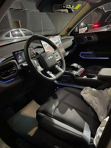 Другие детали кузова: Внедорожник (белый кузов) с брутальным дизайном и современным световым — 5