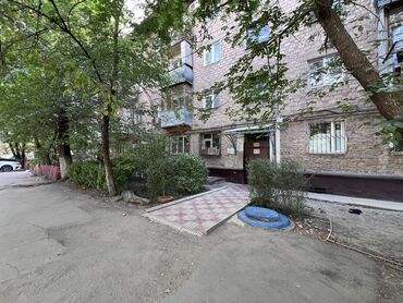 куплю квартиру в бишкек: 3 комнаты, 52 м², Хрущевка, 3 этаж, Косметический ремонт