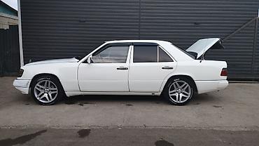 70 сом: Mercedes-Benz E-Class: 1990 г., 2.3 л, Кол менен иштөөчү, Бензин, Седан — 4