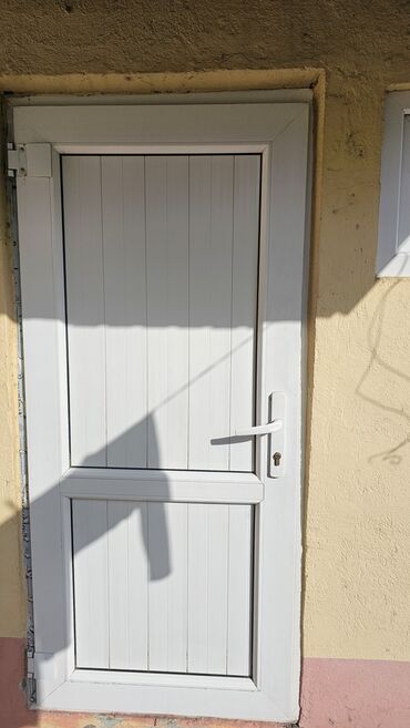 тумба для ванной: Продаю дверь