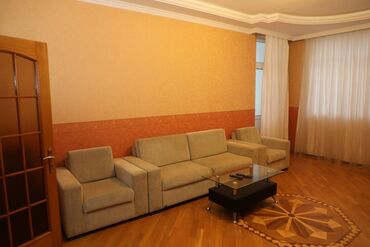 Mənzil kirayələyirəm: 3 otaqlı, 120 kv. m — 4