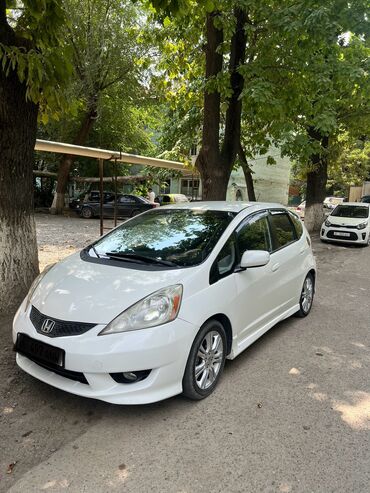 электромобиль neta: Honda Fit: 2010 г., 1.5 л, Автомат, Бензин, Хэтчбэк